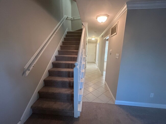 Building Photo - 2 Bed | 2.5 Bath Townhome in Raleigh with ...