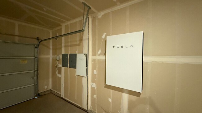 Building Photo - Must See - Spacious 3-Bedroom, 2-Bath Home in Riverstone