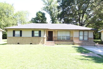 Building Photo - New On The Market!! Will not last long at ...