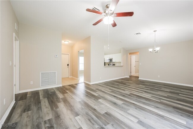 Building Photo - 458 Westdale Ave