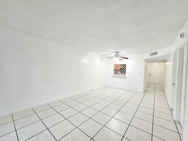 Building Photo - 7960 Colony Cir N