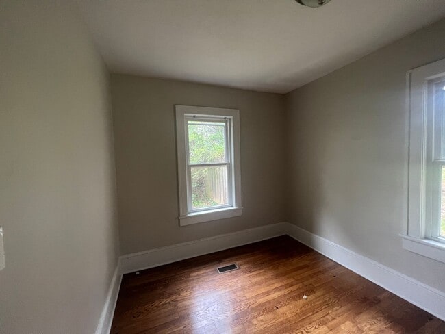 Building Photo - COMING SOON--3715 Hershberger Rd 3bed/1.5 bath $1495