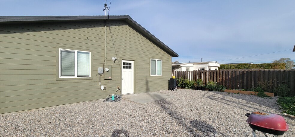 Building Photo - 427 2nd Ave SE