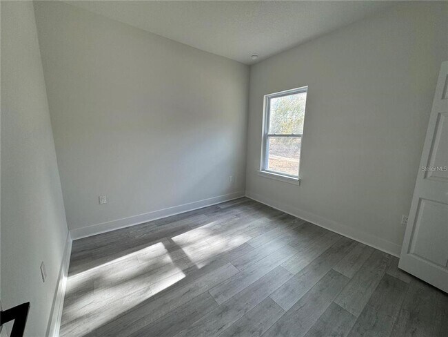 Building Photo - 702 Marion Oaks Manor