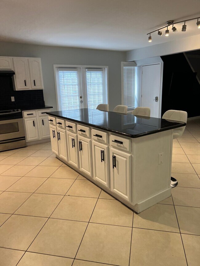 Primary Photo - 2417 Sundy Ave