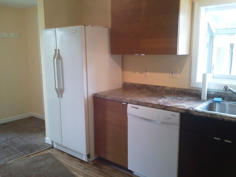 Kitchen - 2014 Guthrie Ave