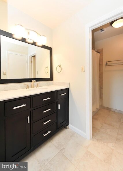 Building Photo - 2810 Yarling Ct