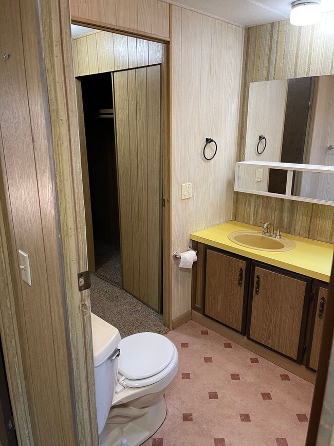 Building Photo - 2 Bedroom one bath Manufactured home on Cul De Sac