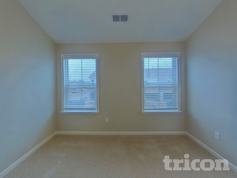 Building Photo - 18 Beautyberry St