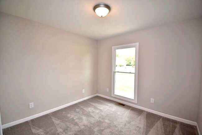 Building Photo - Beautifully remodeled 4BR/2BA one level home in M'boro, triple Rockvale schools!
