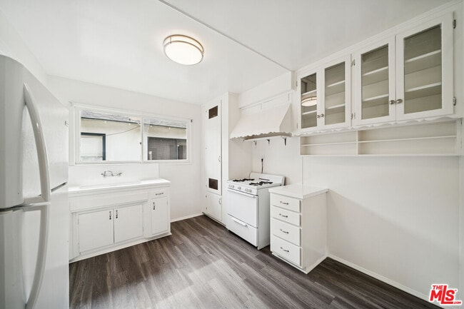 Building Photo - 5307 Vantage Ave