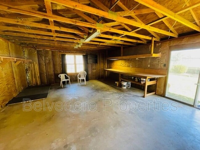 Building Photo - 2721 Stratford Dr
