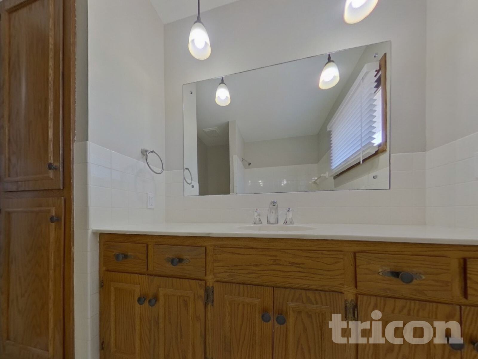 Building Photo - 3301 Skyview Dr