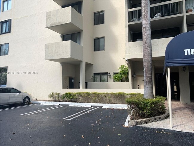 Building Photo - 2715 Tigertail Ave