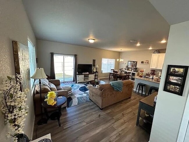 Building Photo - 3 Bed | 2.5 Bath | A/C | Fenced Yard | Near Military Bases