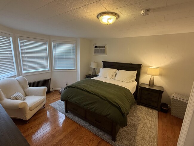 Building Photo - 72 Reservoir Ave