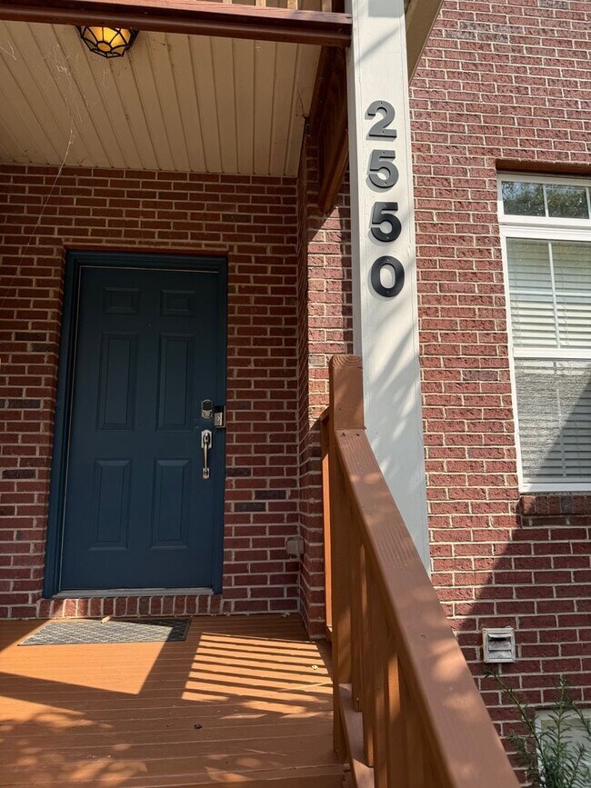 Building Photo - 2550 Cleinview Ave