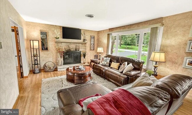 Building Photo - 7203 Peekskill Dr