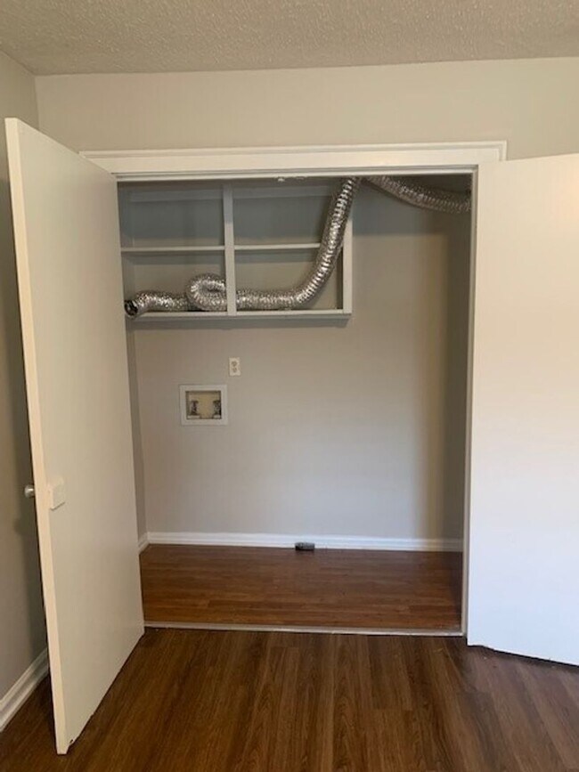 Building Photo - Updated 2 Bed 2 Bath In Peaceful Brown Summit