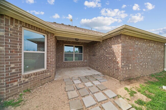 Building Photo - 1138 Jones Ave