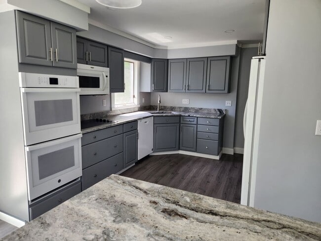 Building Photo - 148 Russells Mills Rd