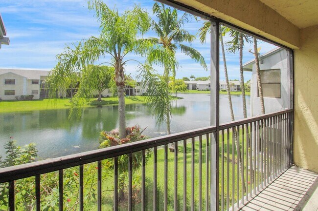 Building Photo - 960 N Franklin Ave