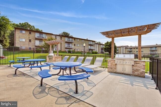 Building Photo - 706 Country Village Dr