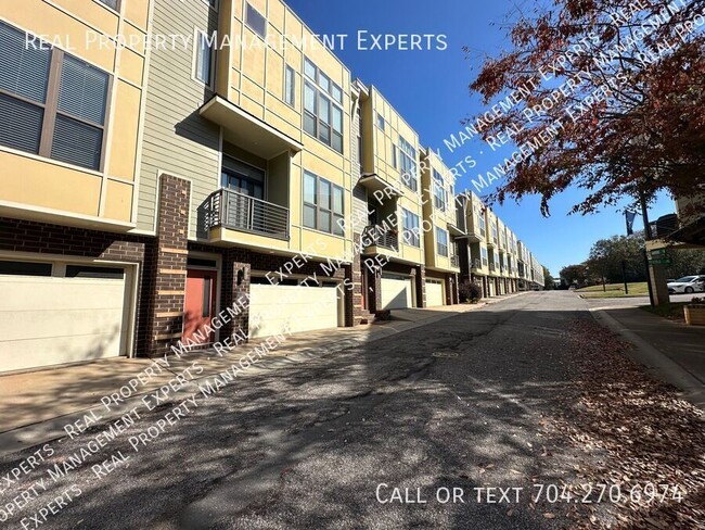 Primary Photo - Charming 2BR/2.5BA Townhouse in Charlotte!