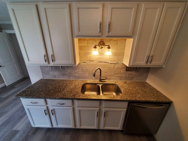 Building Photo - 3 Bed 2 Bath Condo