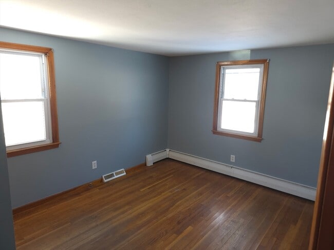 Building Photo - 11 Boyden St