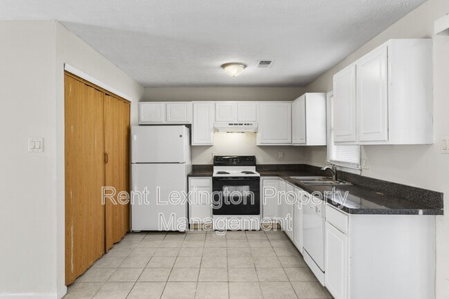 Building Photo - 3352 Hartston Dr