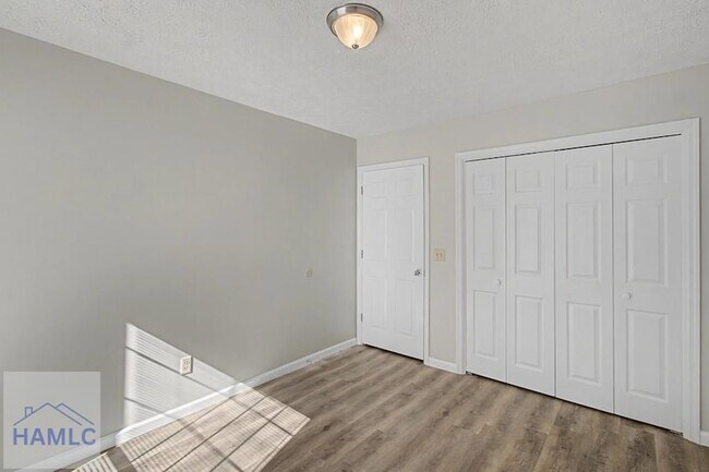 Building Photo - 412 Arlington Dr