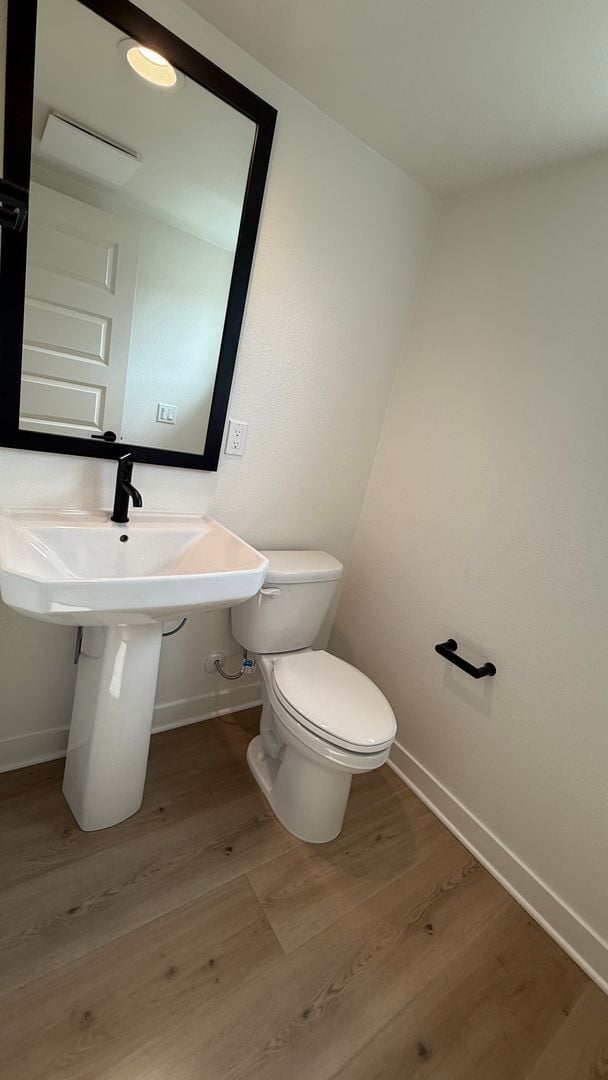 Building Photo - Stunning 3 bedroom, 2.5 bathrooms, 2 story...