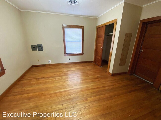 Building Photo - 2 br, 2 bath House - 315 West Lagrange Street