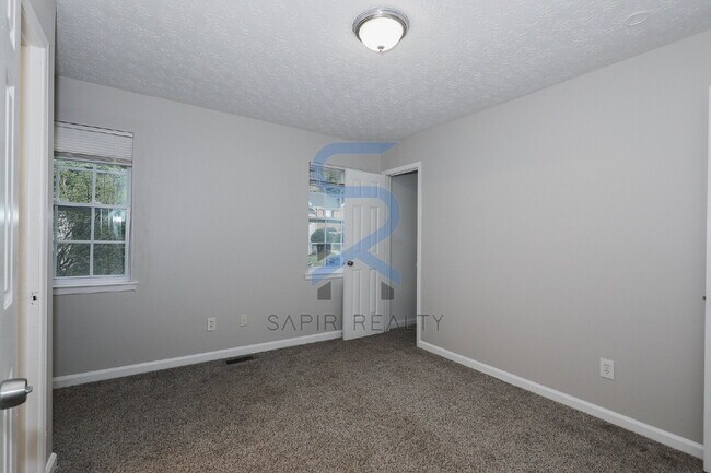 Building Photo - Move in before November 15th and choose yo...