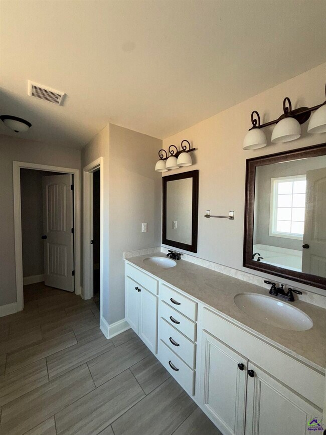 Building Photo - 150 Worchester Cir