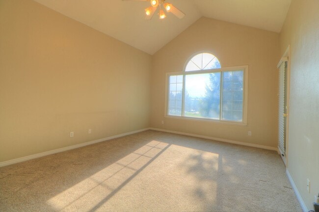 Building Photo - 2 Bedroom 2 Bathroom