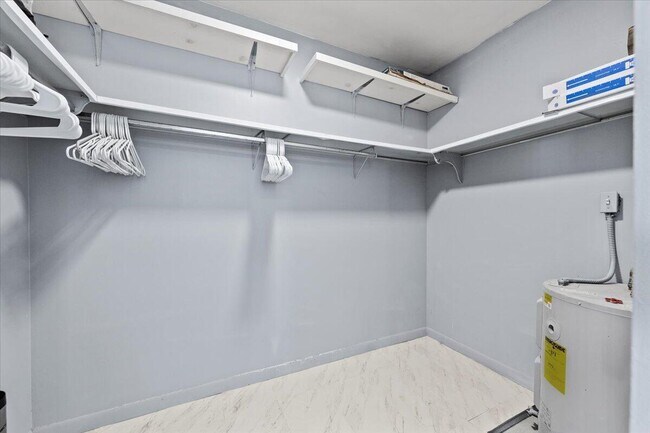 Building Photo - 300 Waterway Dr S