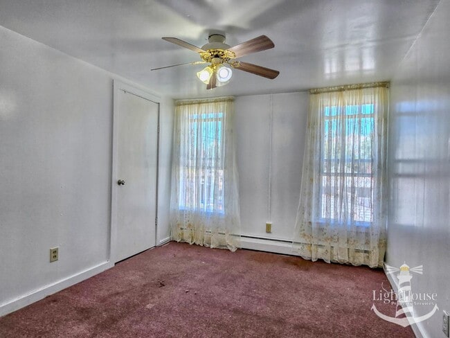Building Photo - 225 Pickwick St