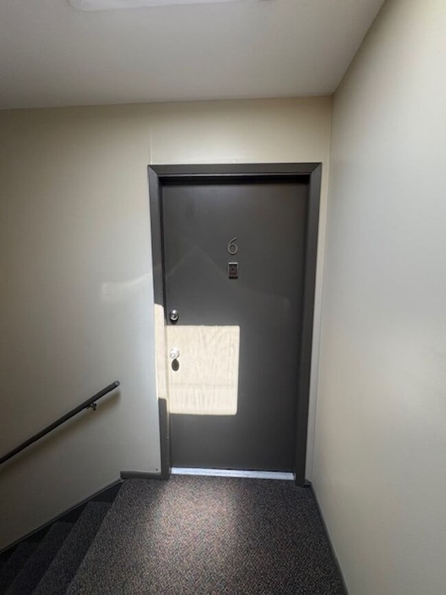 Building Photo - 2 Bedroom Apartment in Holladay!