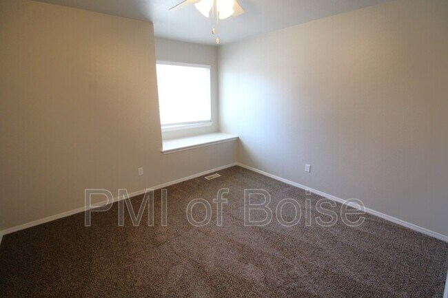 Building Photo - 5801 N Cobbler Ln