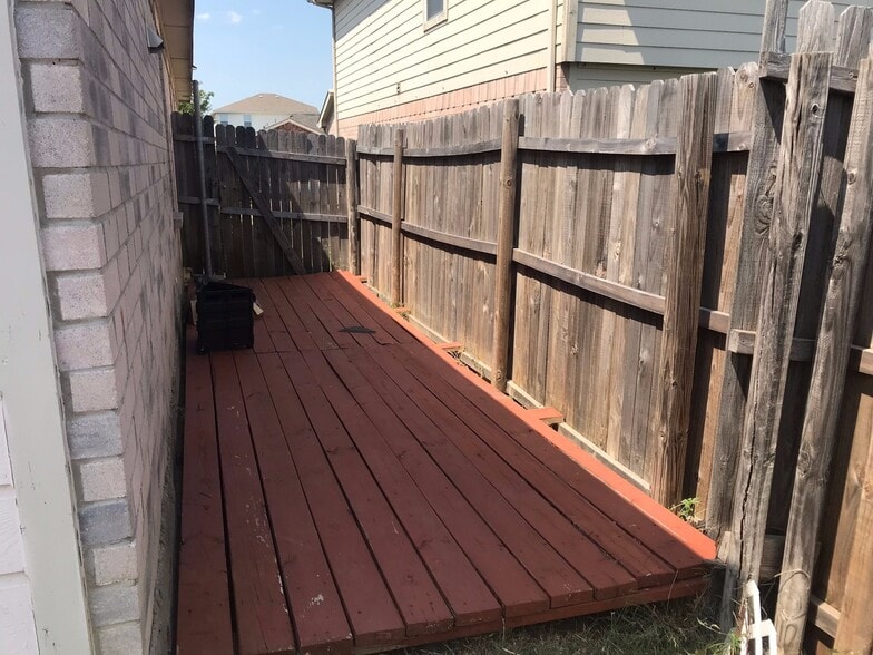 Building Photo - 3820 Bandera Ranch Rd