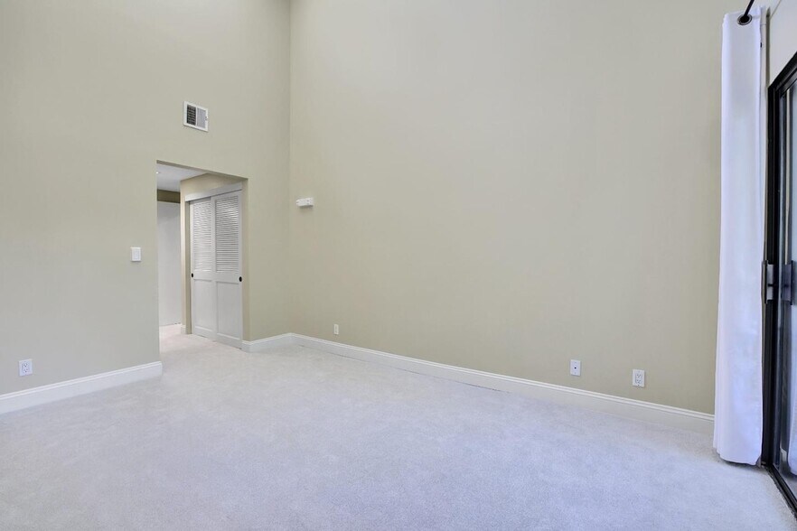 Building Photo - 4691 Albany Cir