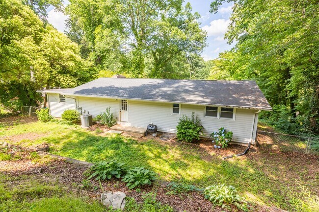 Building Photo - Ardmore Townhome Available Now