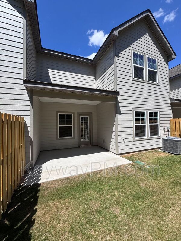 Building Photo - 3045 Venetian Dr