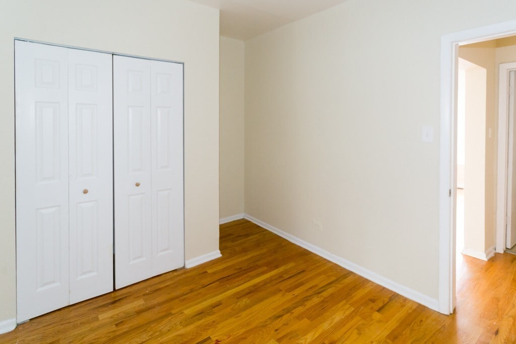 Building Photo - 629 W Barry Ave