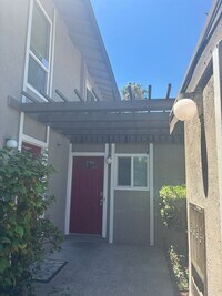Building Photo - Completely Remodeled 3-Bedroom Beauty in P...