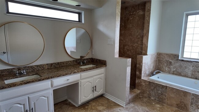 Building Photo - 613 Palomar Ln