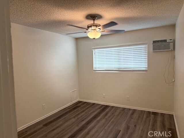 Building Photo - 686 E Cottonwood Rd