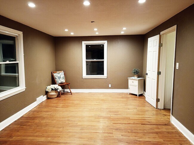 Building Photo - 7339 Arleta Blvd